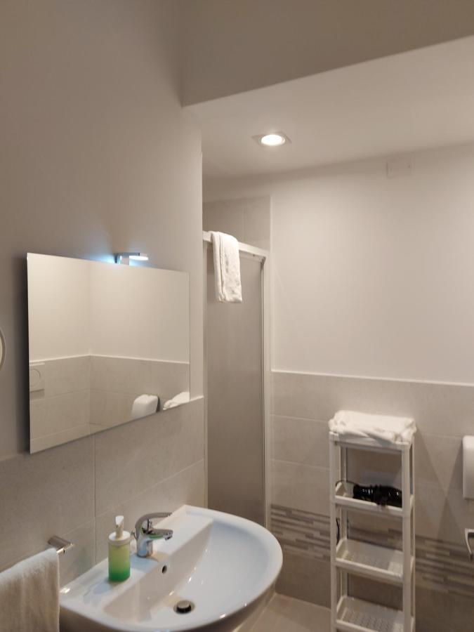 Fare Bnb - Room Del Parco Reggio Emilia Eksteriør bilde