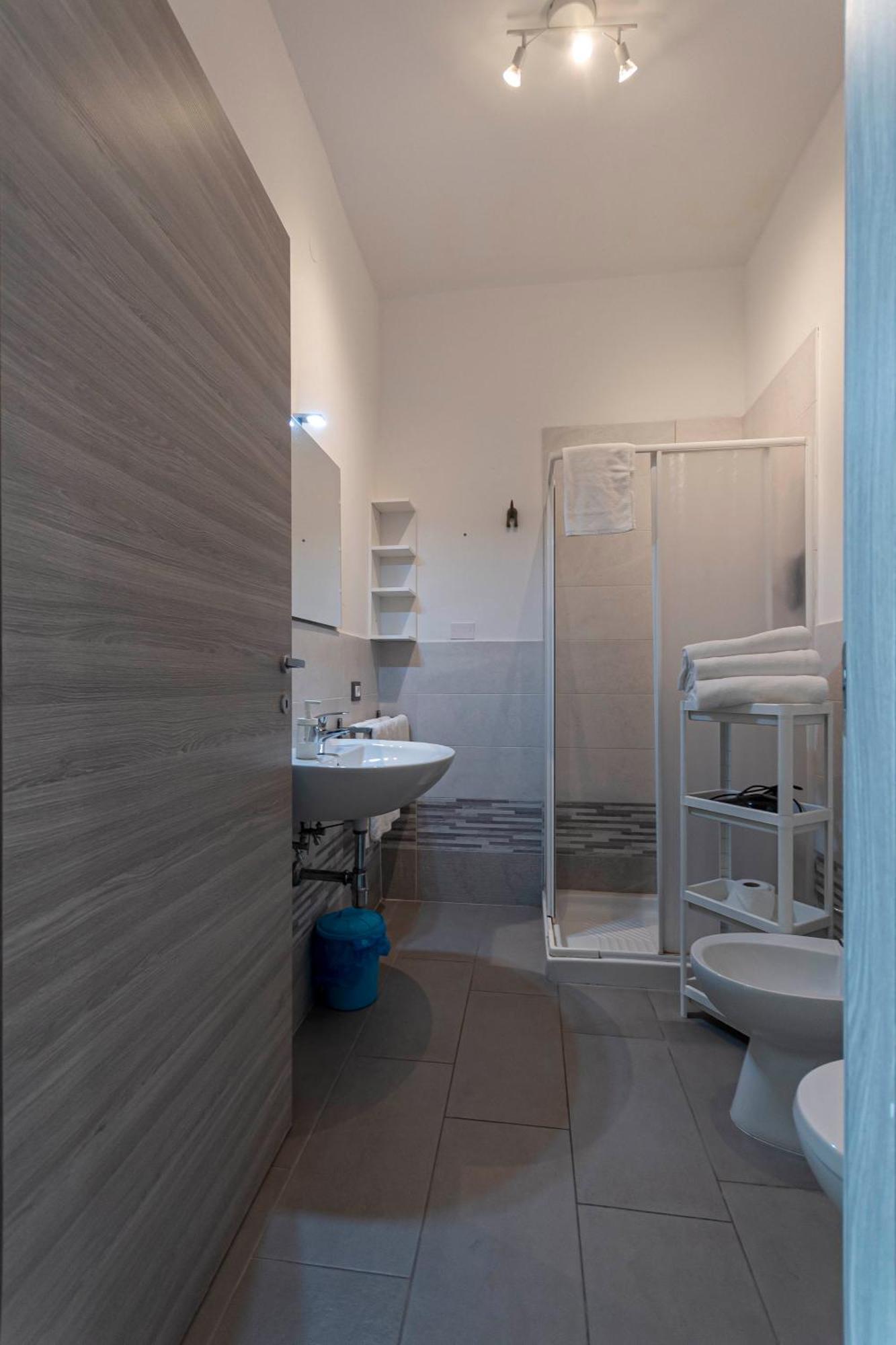 Fare Bnb - Room Del Parco Reggio Emilia Eksteriør bilde