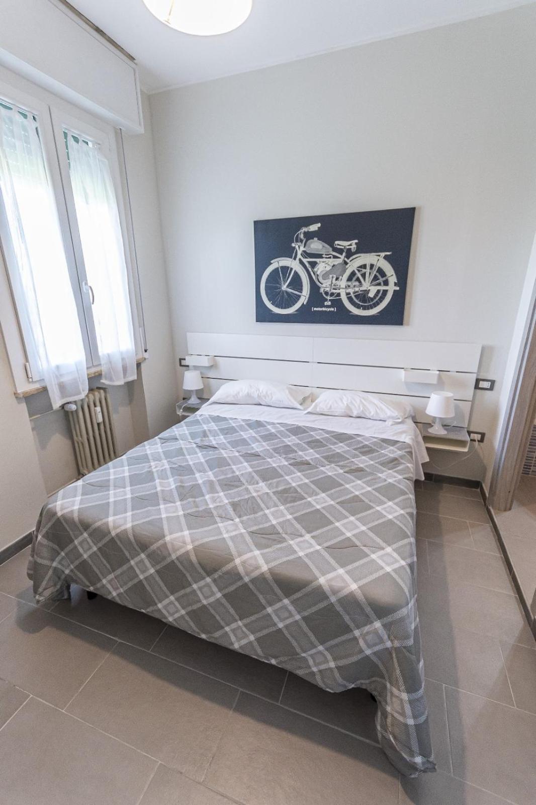 Fare Bnb - Room Del Parco Reggio Emilia Eksteriør bilde