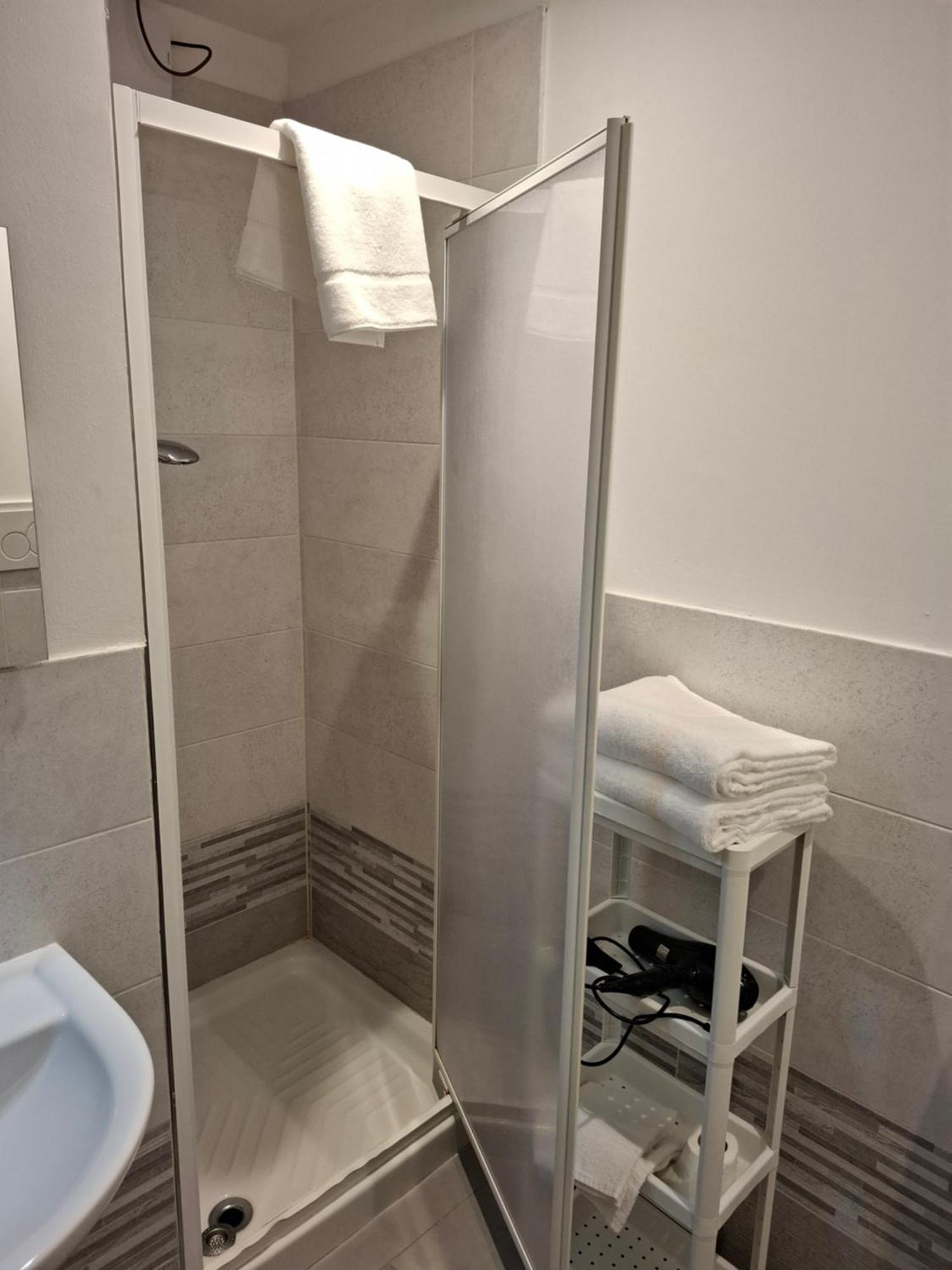 Fare Bnb - Room Del Parco Reggio Emilia Eksteriør bilde