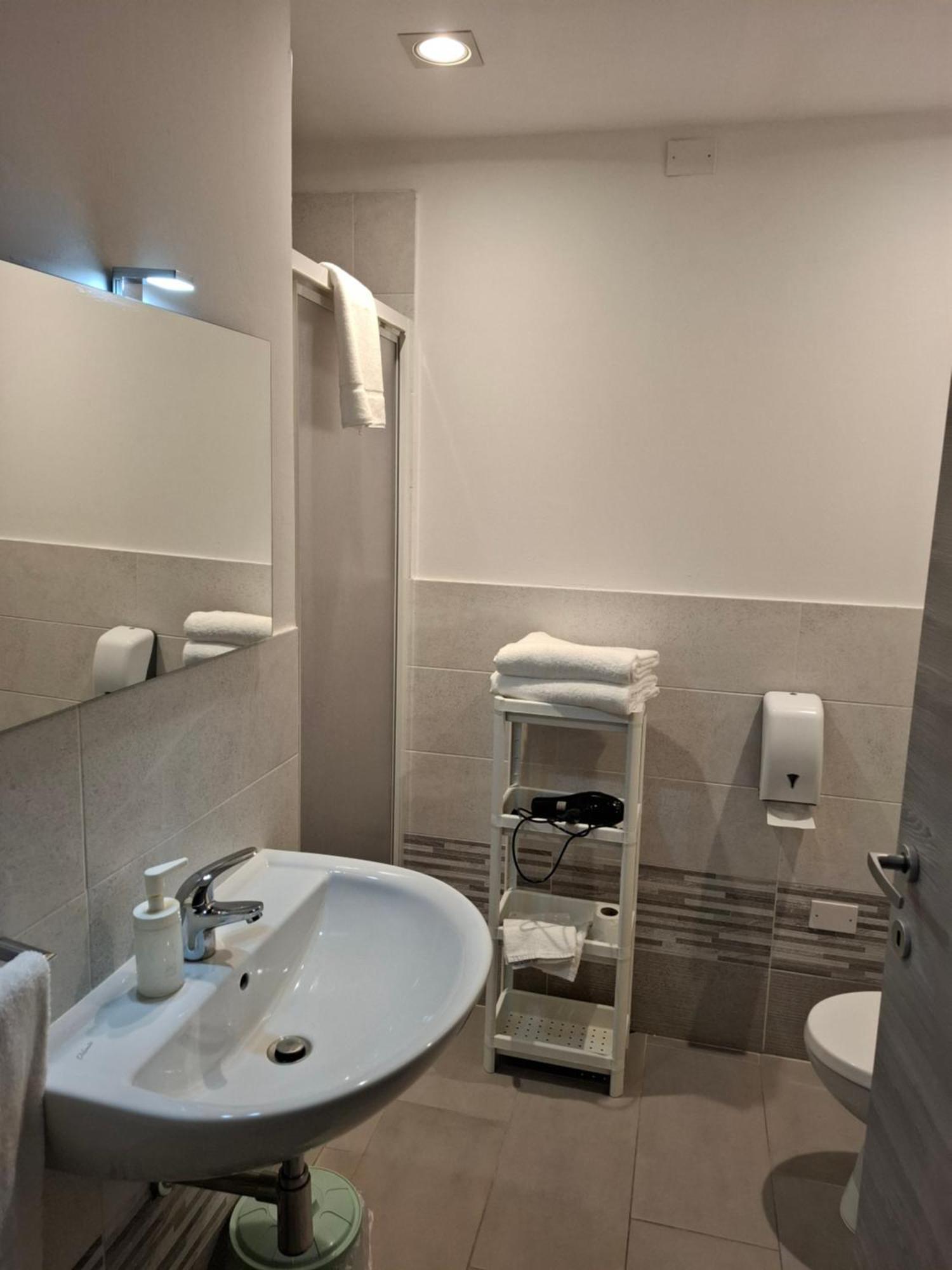 Fare Bnb - Room Del Parco Reggio Emilia Eksteriør bilde