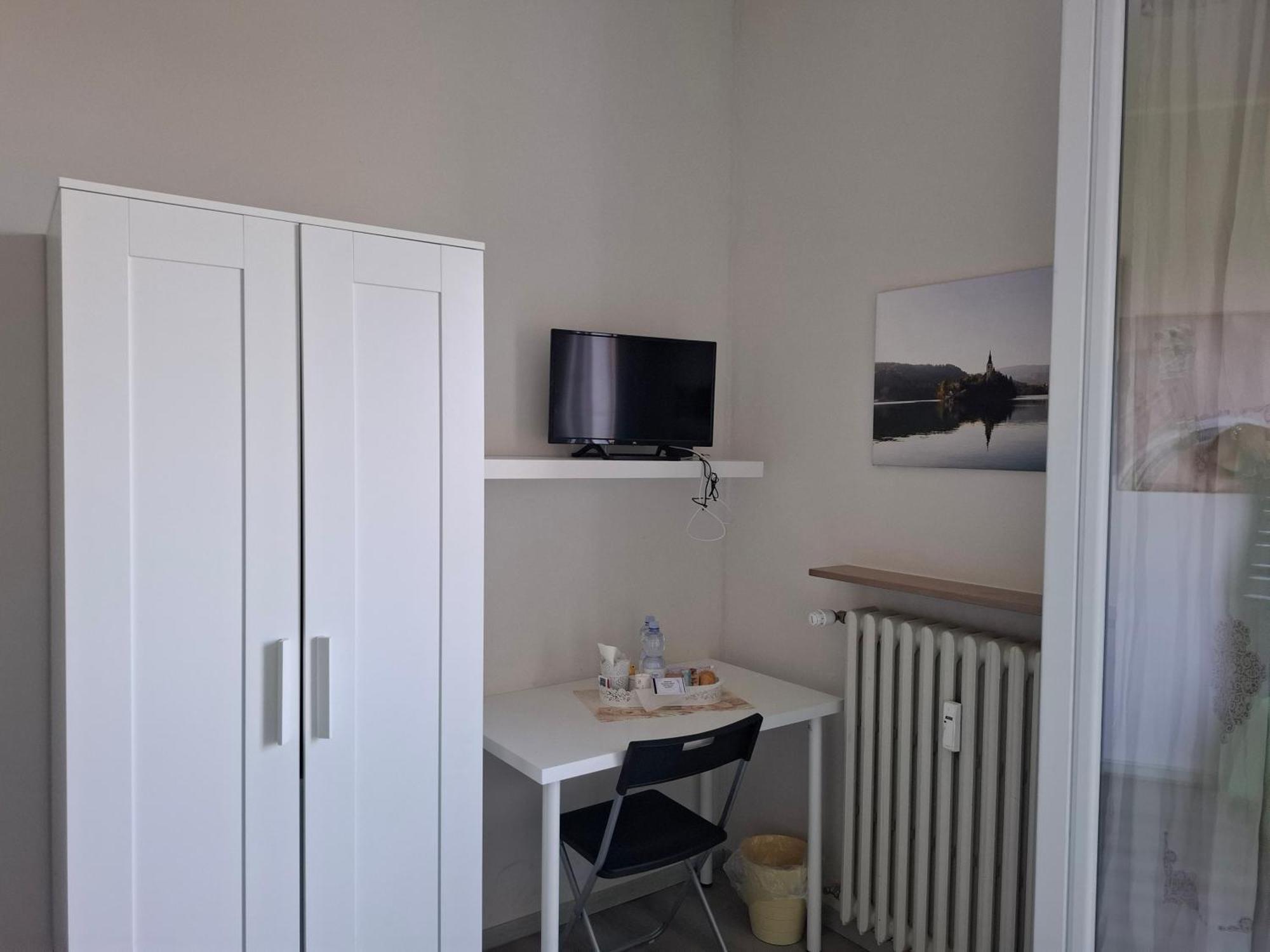 Fare Bnb - Room Del Parco Reggio Emilia Eksteriør bilde